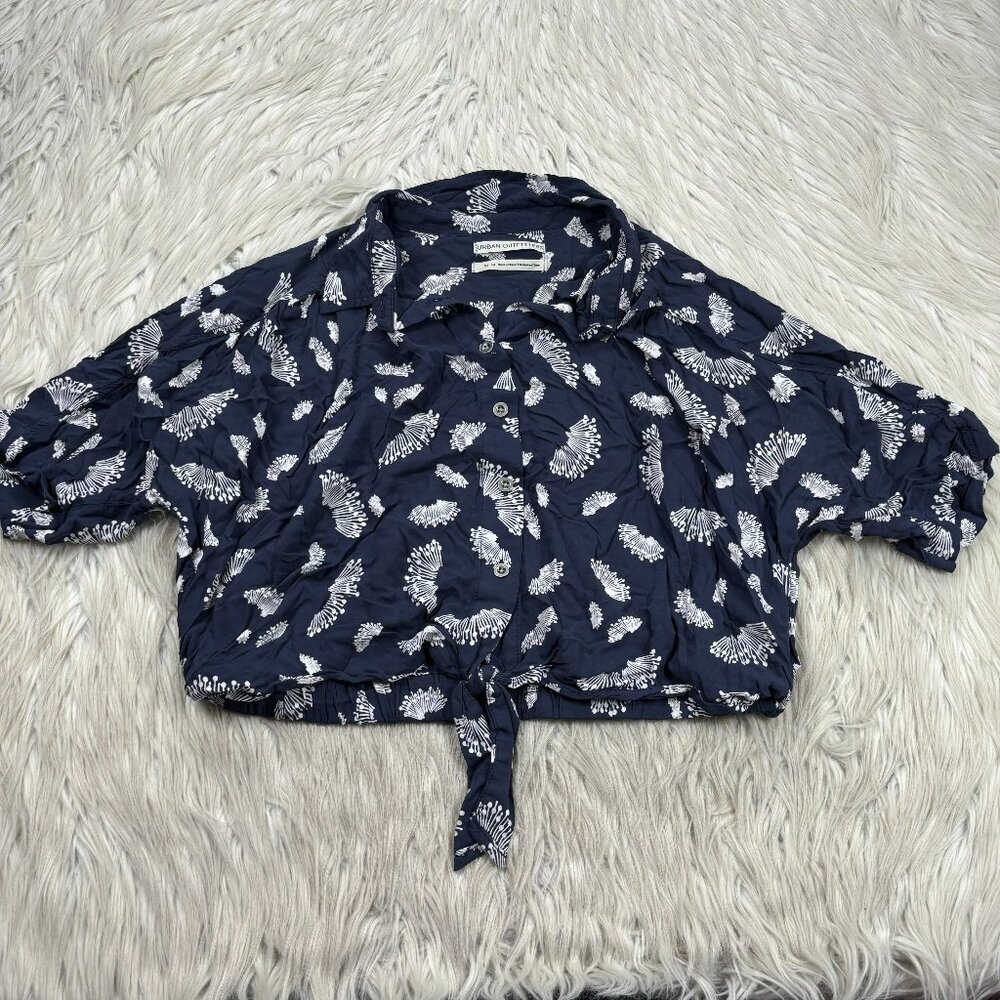Urban‎ Outfitters Women's Floral Button Front Crop Top